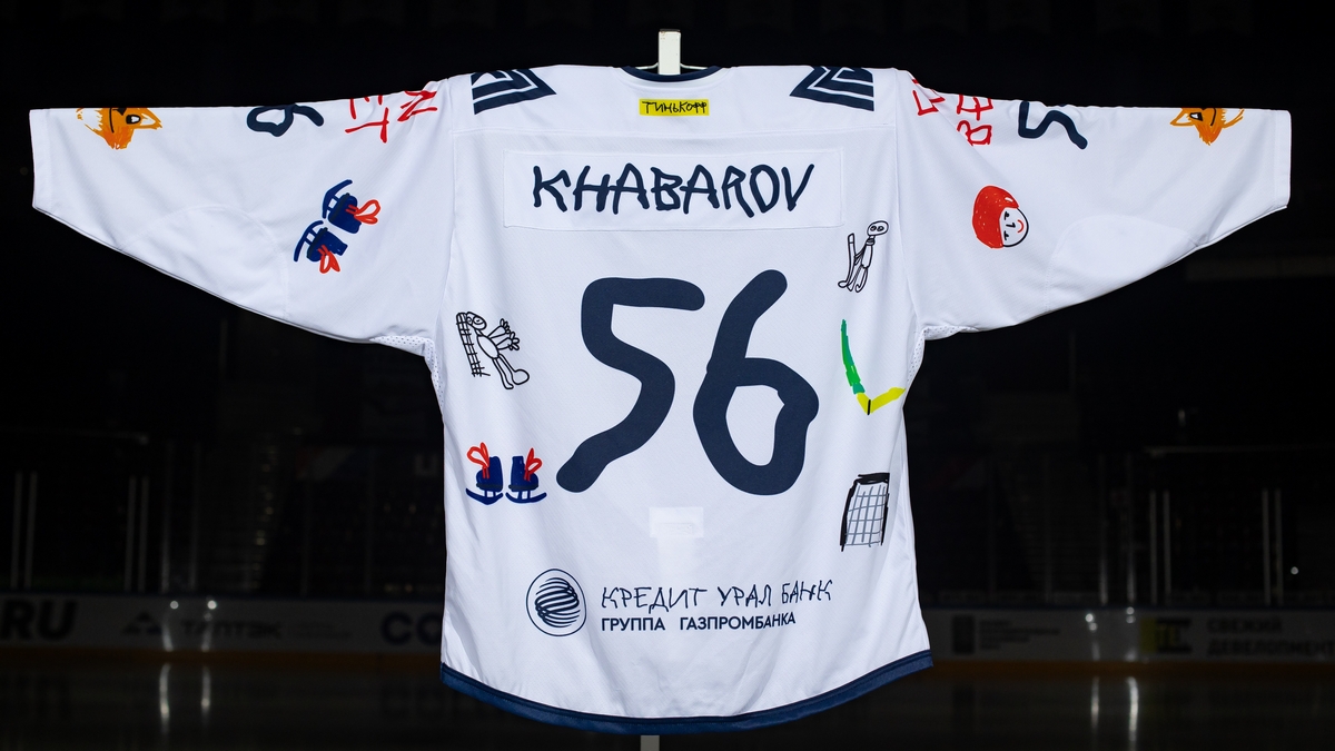 Игровой свитер Макара Хабарова с Доброматча в Уфе. Белый комплект