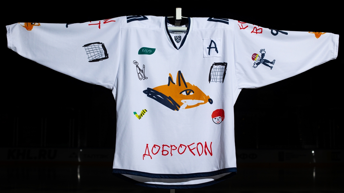 Игровой свитер Максима Карпова с Доброматча в Уфе. Белый комплект