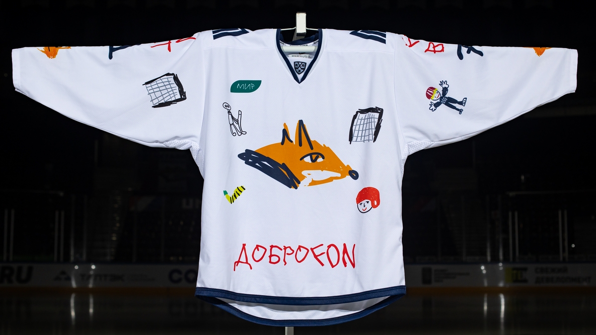 Игровой свитер Никиты Гребёнкина с Доброматча в Уфе. Белый комплект