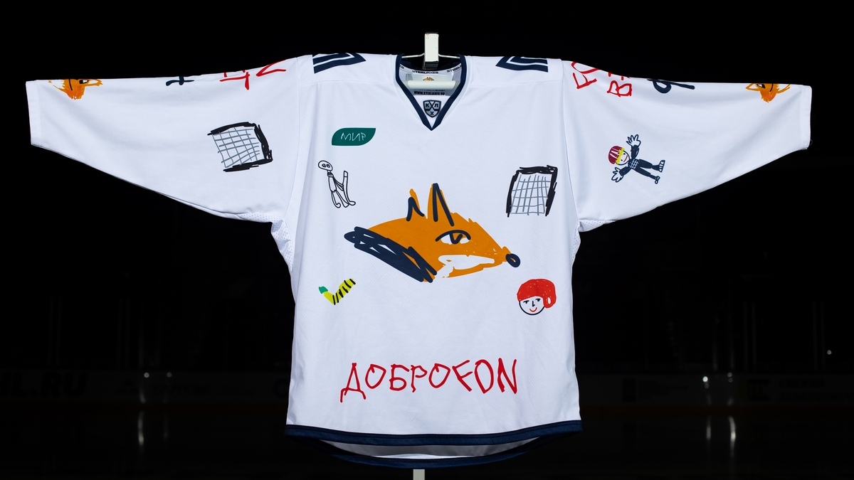 Игровой свитер Егора Коробкина с Доброматча в Уфе. Белый комплект