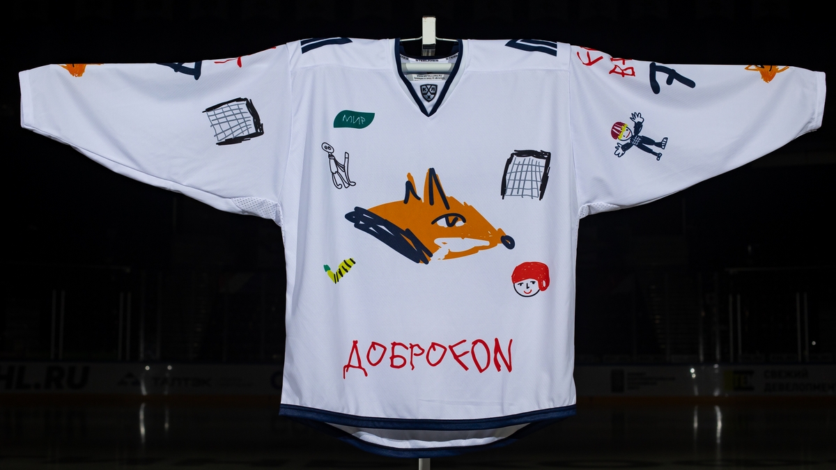 Игровой свитер Артёма Кузякина с Доброматча в Уфе. Белый комплект