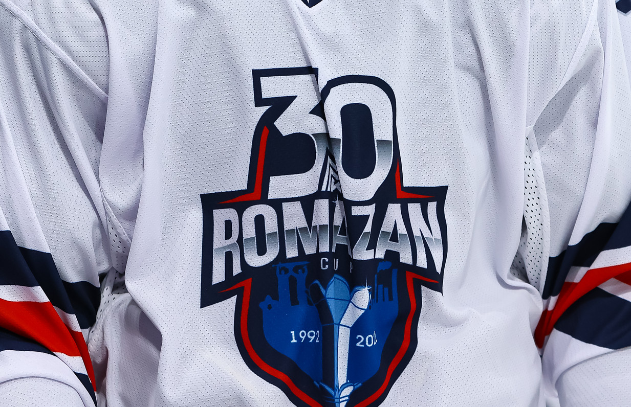 Игровой свитер Анатолия Никонцева «Ромазан-30». Белый комплект