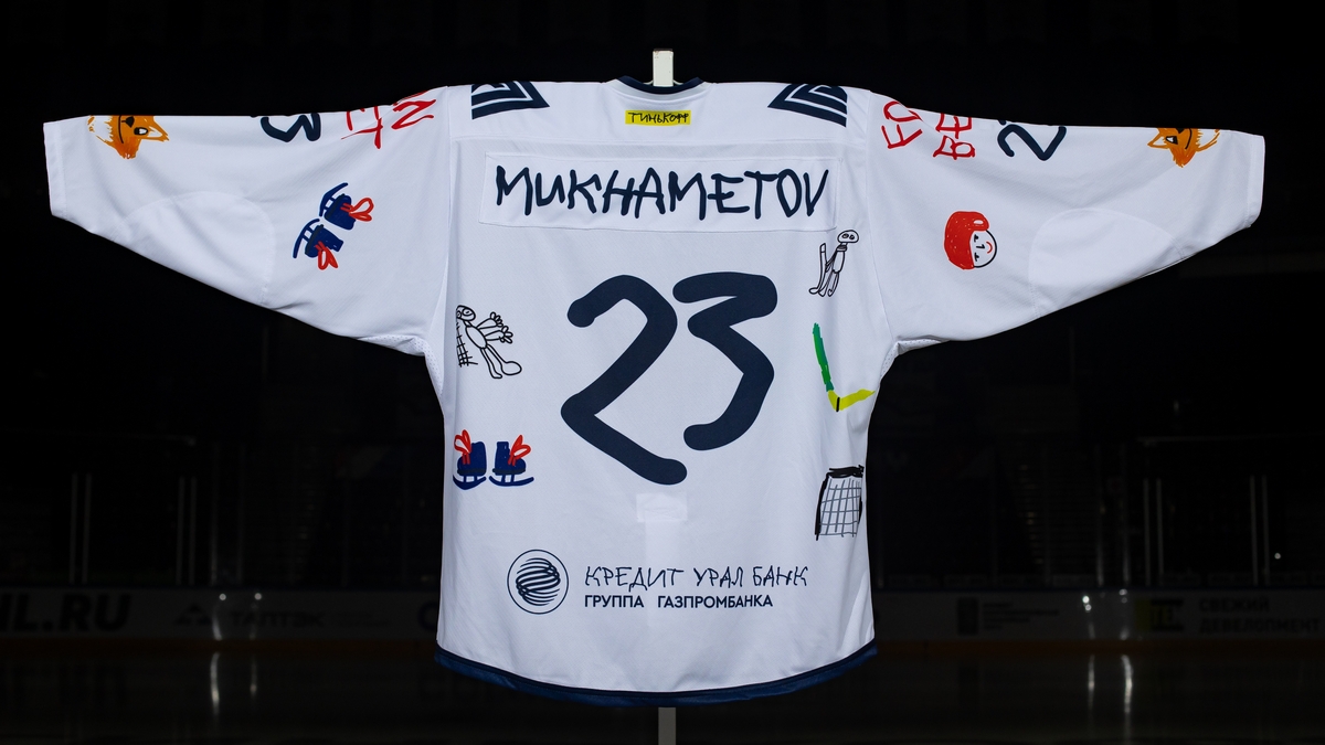 Игровой свитер Максима Мухаметова с Доброматча в Уфе. Белый комплект