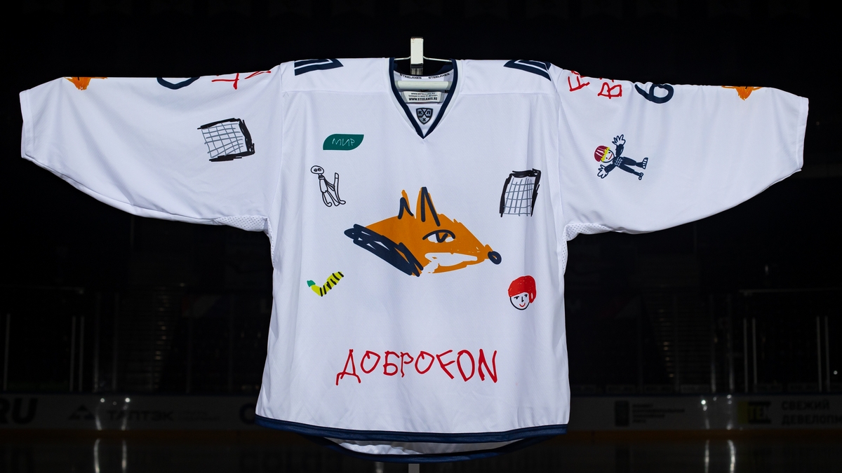 Игровой свитер Александра Судницина с Доброматча в Уфе. Белый комплект